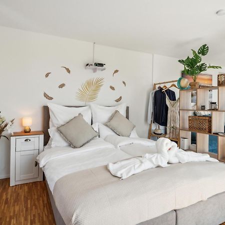 Business I Family Apartment I 1-4 Personen - Aare Blick, Nahe Altstadt I Beamer - 99" Leinwand I Terrassen Lounge Und Parkplatz Brugg  Zewnętrze zdjęcie