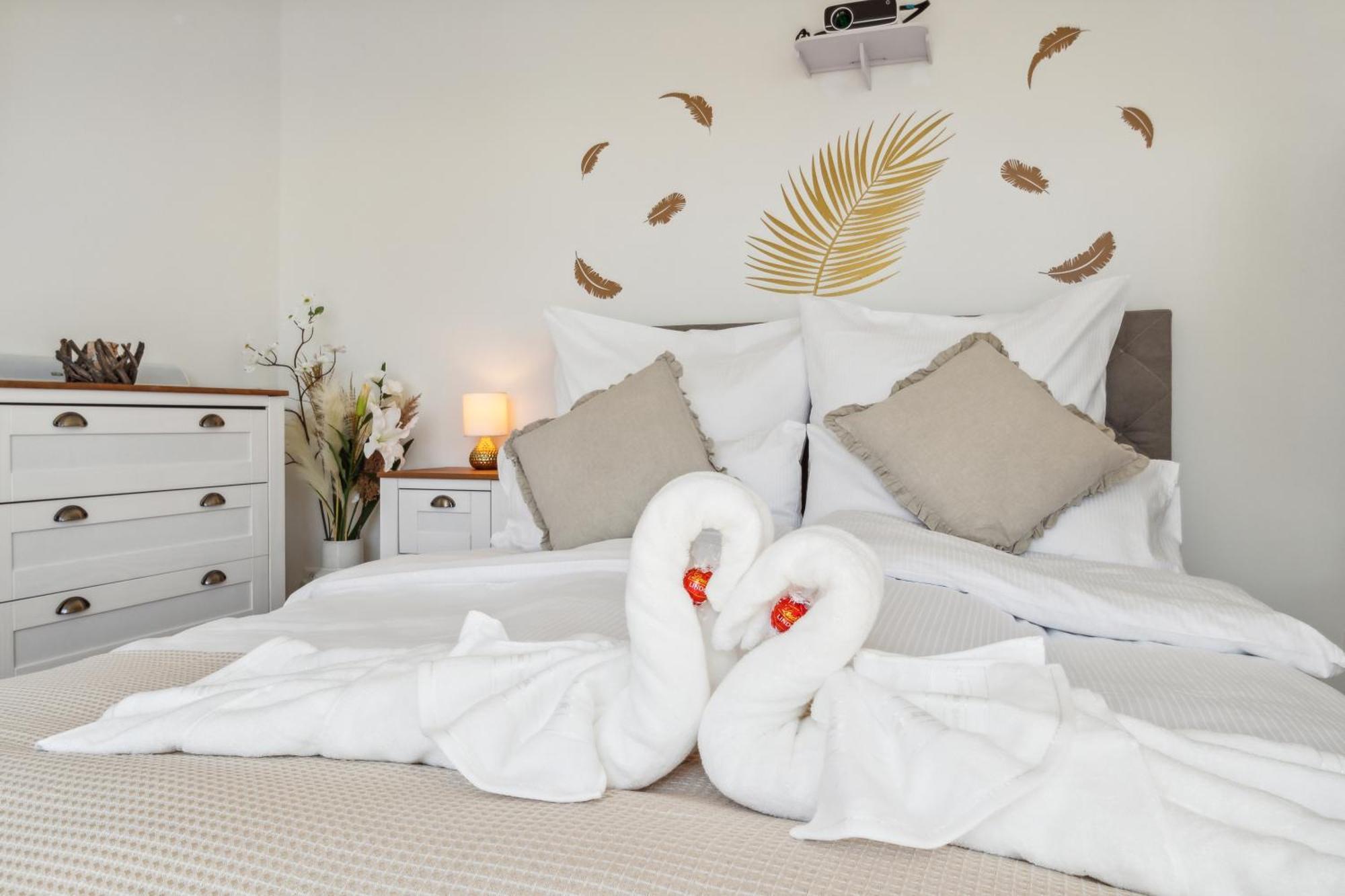 Business I Family Apartment I 1-4 Personen - Aare Blick, Nahe Altstadt I Beamer - 99" Leinwand I Terrassen Lounge Und Parkplatz Brugg  Zewnętrze zdjęcie