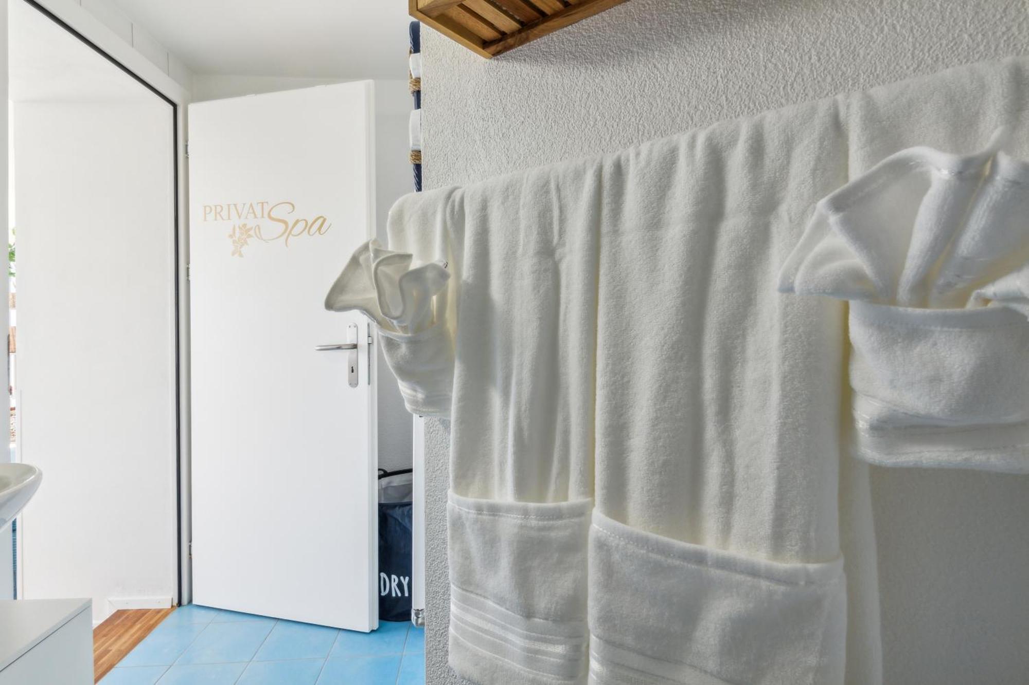 Business I Family Apartment I 1-4 Personen - Aare Blick, Nahe Altstadt I Beamer - 99" Leinwand I Terrassen Lounge Und Parkplatz Brugg  Zewnętrze zdjęcie